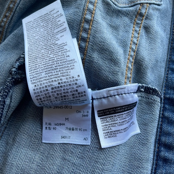 Denim Jacket - Levi's Women's Original Trucker Jacket - Size M - Picture 13 of 13